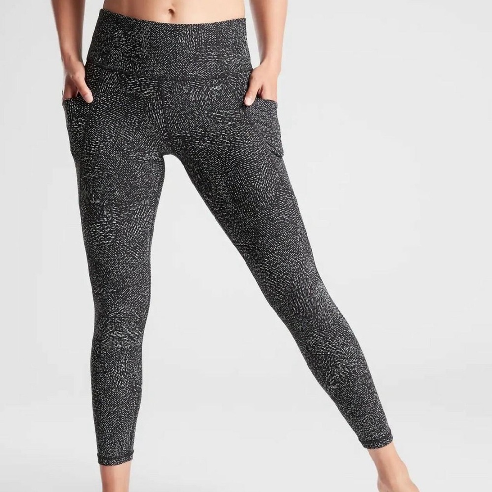 Athleta Salutation‎ Stash Pocket Tight Legging Black Rainwater Size Small